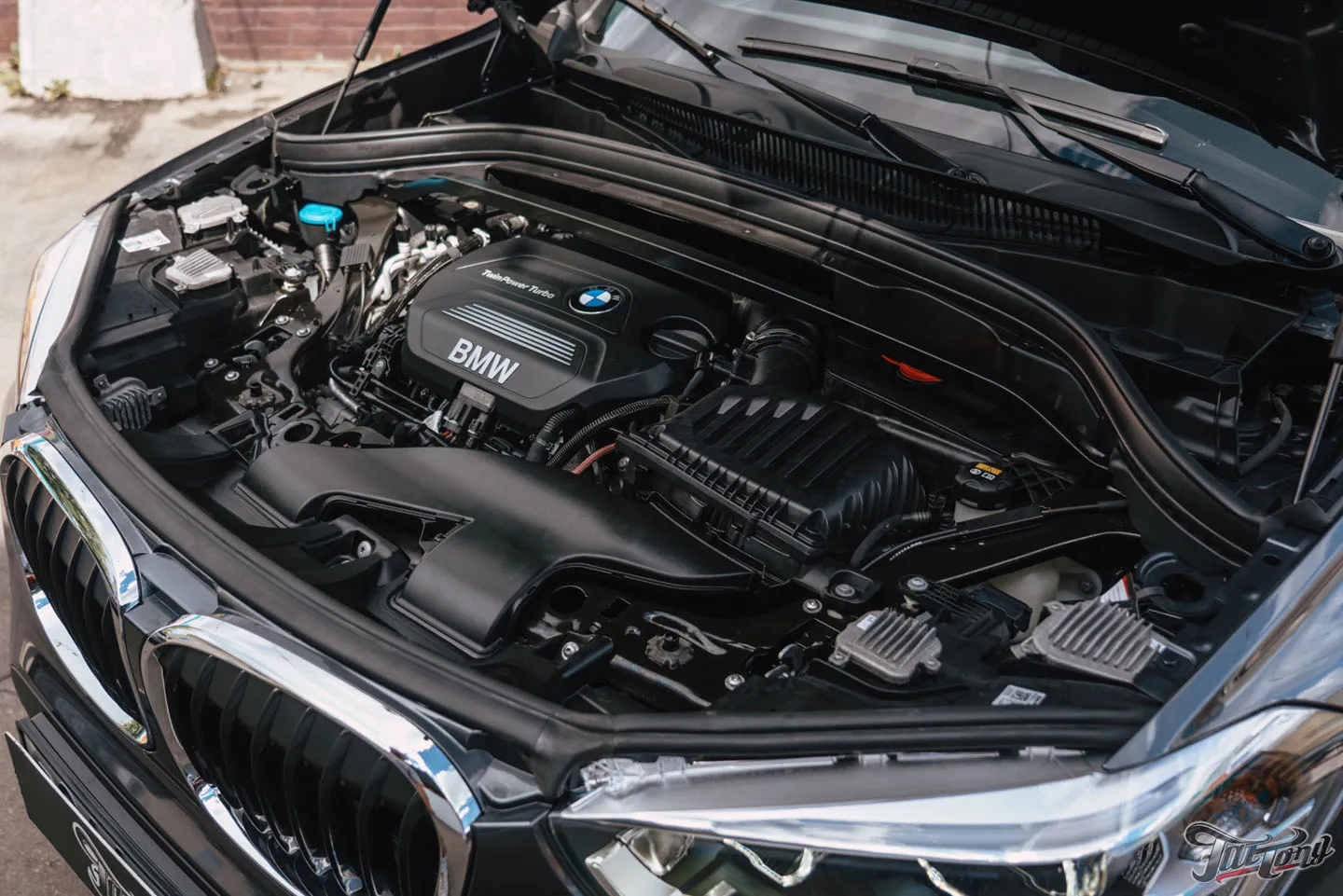 Химчистка салона и мойка подкапотного пространства BMW X1